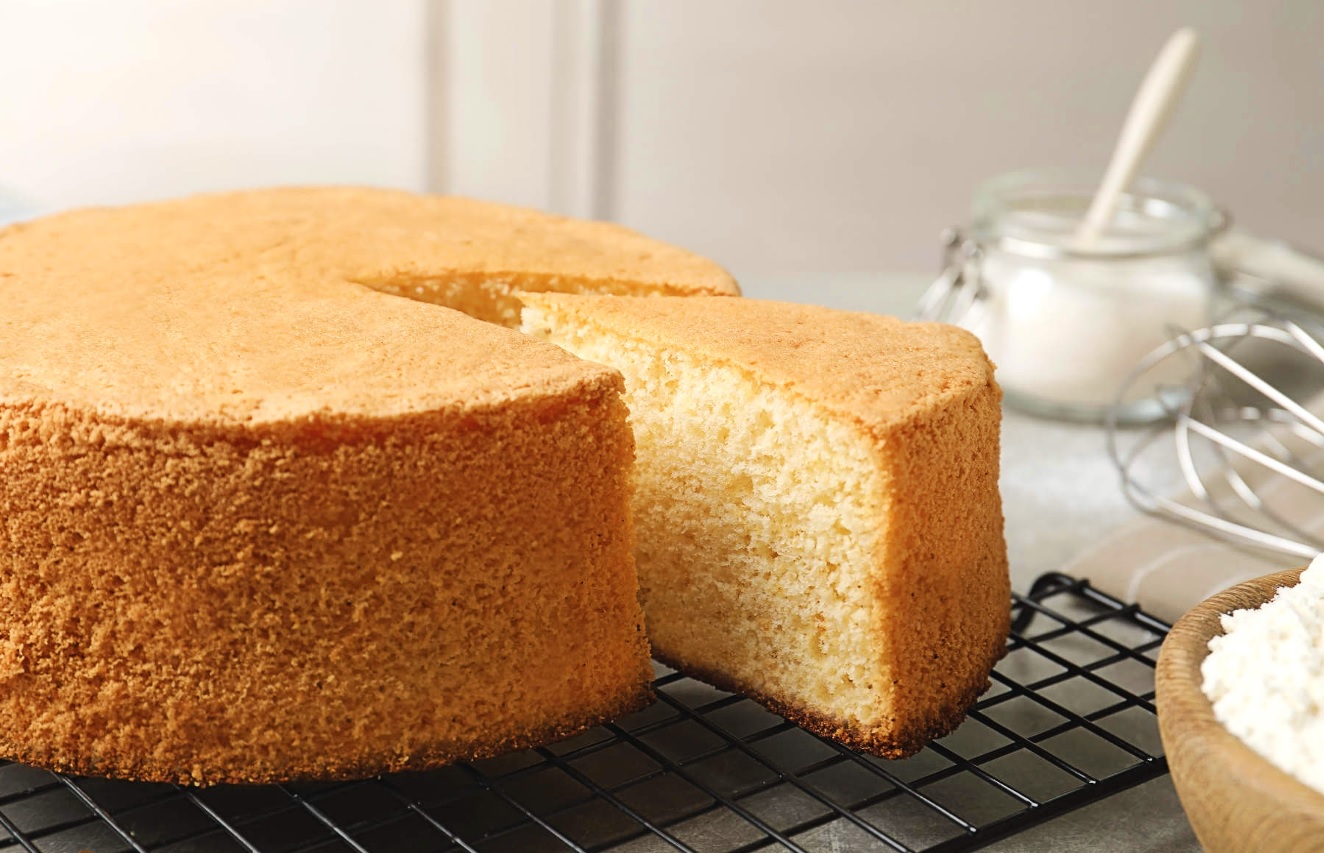 Freshly baked vanilla cake with cream